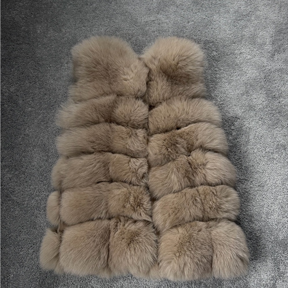 Luxurious Taupe Beige 100% Fox Fur Vest